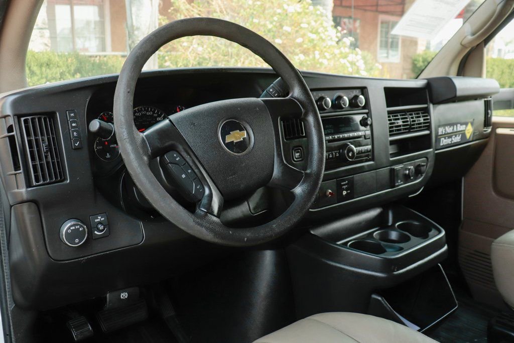Used 2015 Chevrolet Express 4500 RWD image 25