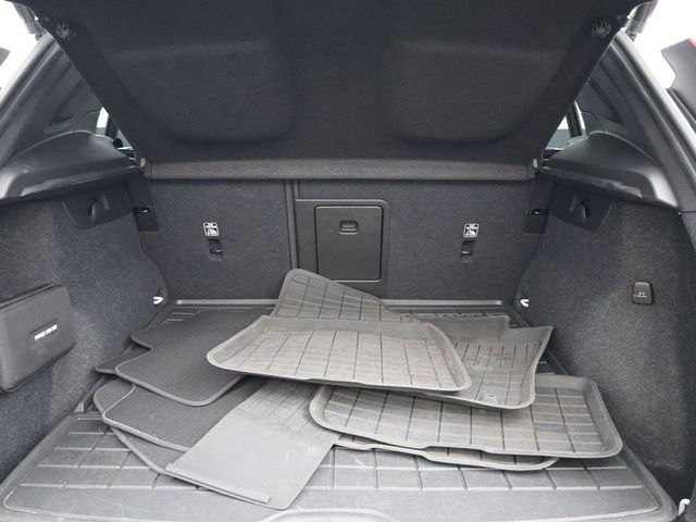 Used 2023 Volvo XC40 B4 Plus w/ Protection Package Premier image 29