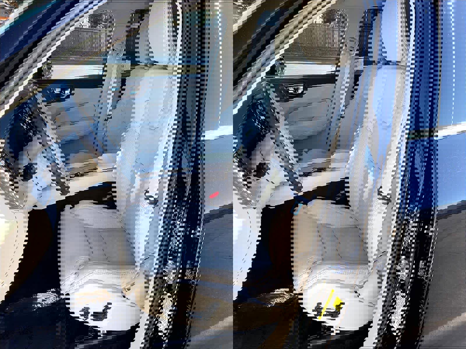 Used 2023 Volvo XC60 T8 Ultimate w/ Climate Package image 27