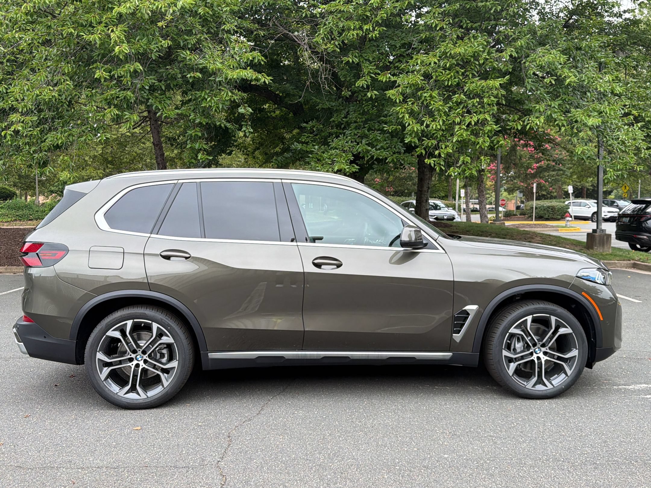 New 2026 BMW X5 xDrive40i AWD/4WD image 8