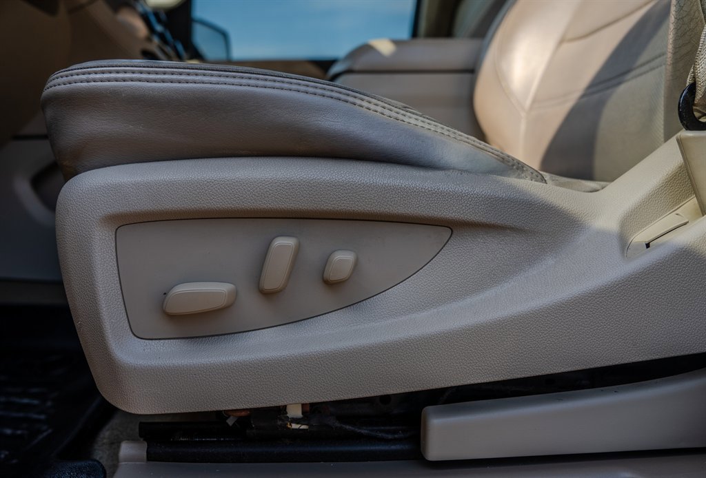 Used 2015 GMC Yukon XL Denali w/ Premium Package RWD image 29