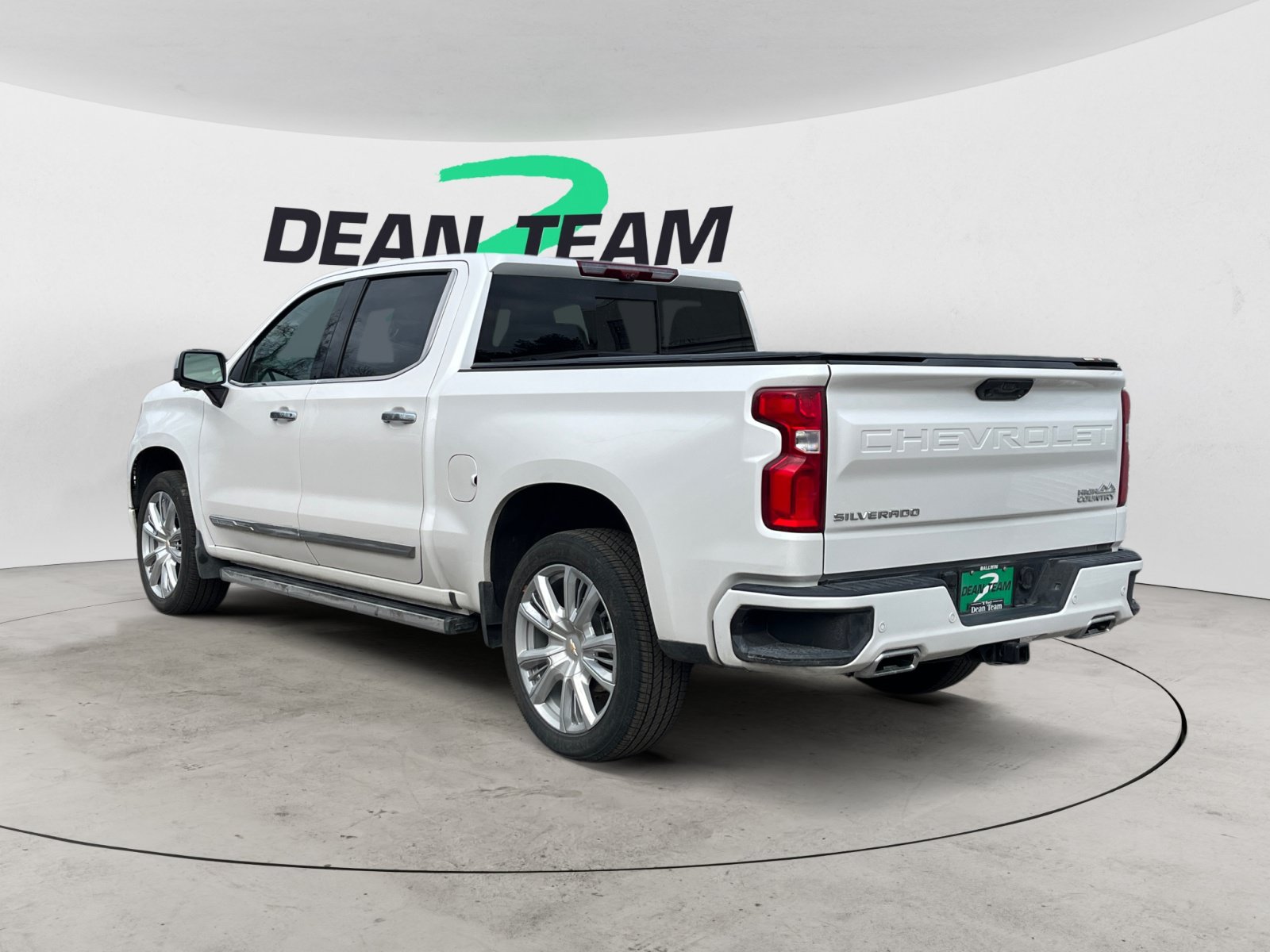 Used 2024 Chevrolet Silverado 1500 High Country w/ High Country Premium Package AWD/4WD image 6