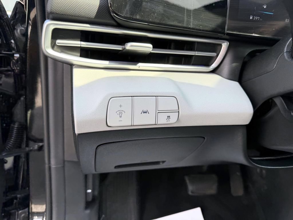 Certified 2023 Hyundai Elantra Limited FWD image 19