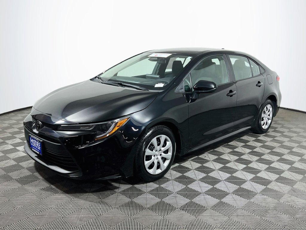 Certified 2025 Toyota Corolla LE FWD image 3