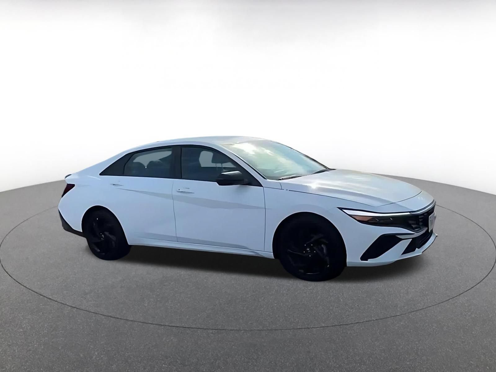 Used 2026 Hyundai Elantra Sport FWD image 2