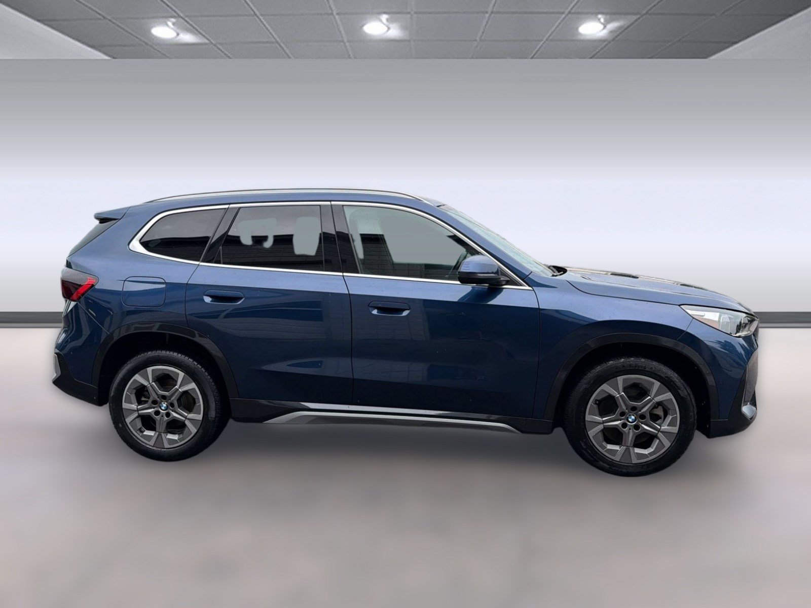 Used 2025 BMW X1 xDrive28i AWD/4WD image 8