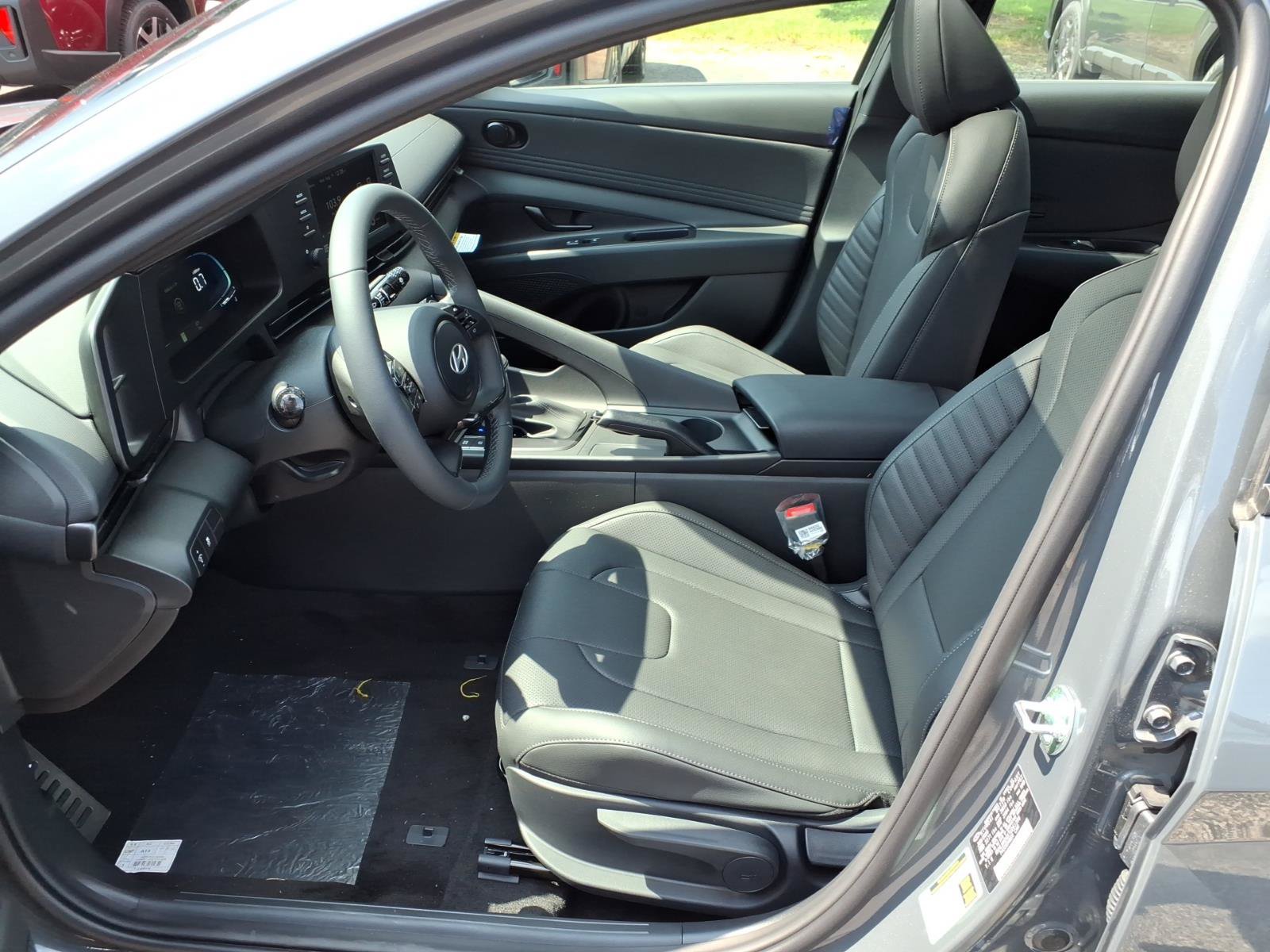 New 2026 Hyundai Elantra SEL Sport FWD image 4