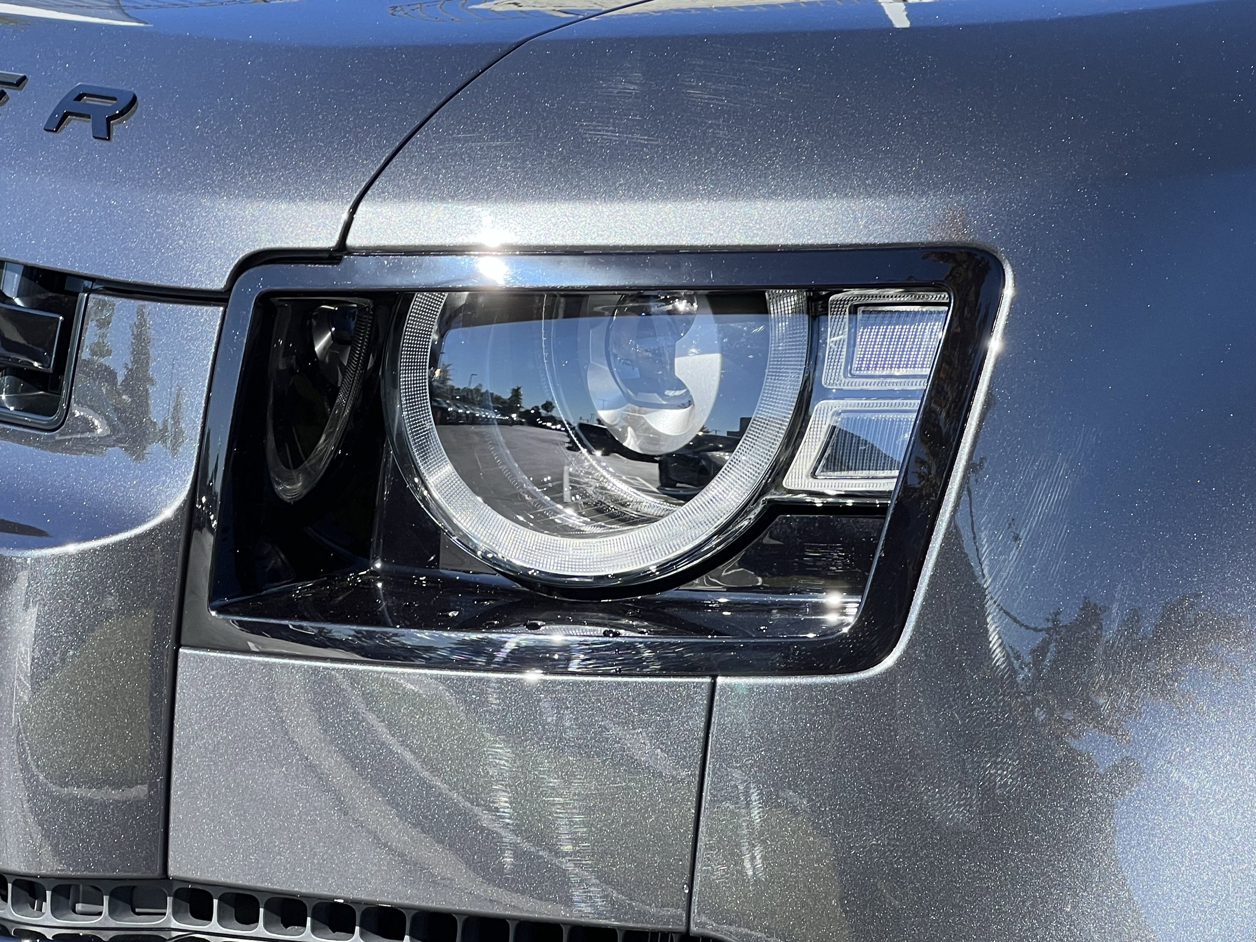 Used 2025 Land Rover Defender 90 X-Dynamic SE image 11