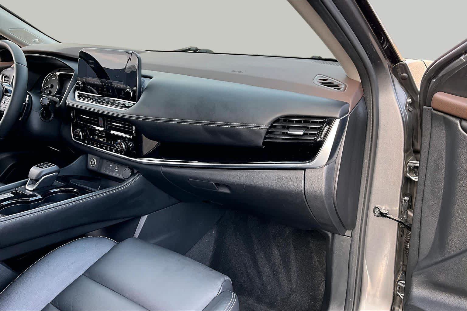 Certified 2023 Nissan Rogue SL w/ SL Premium Package FWD image 19