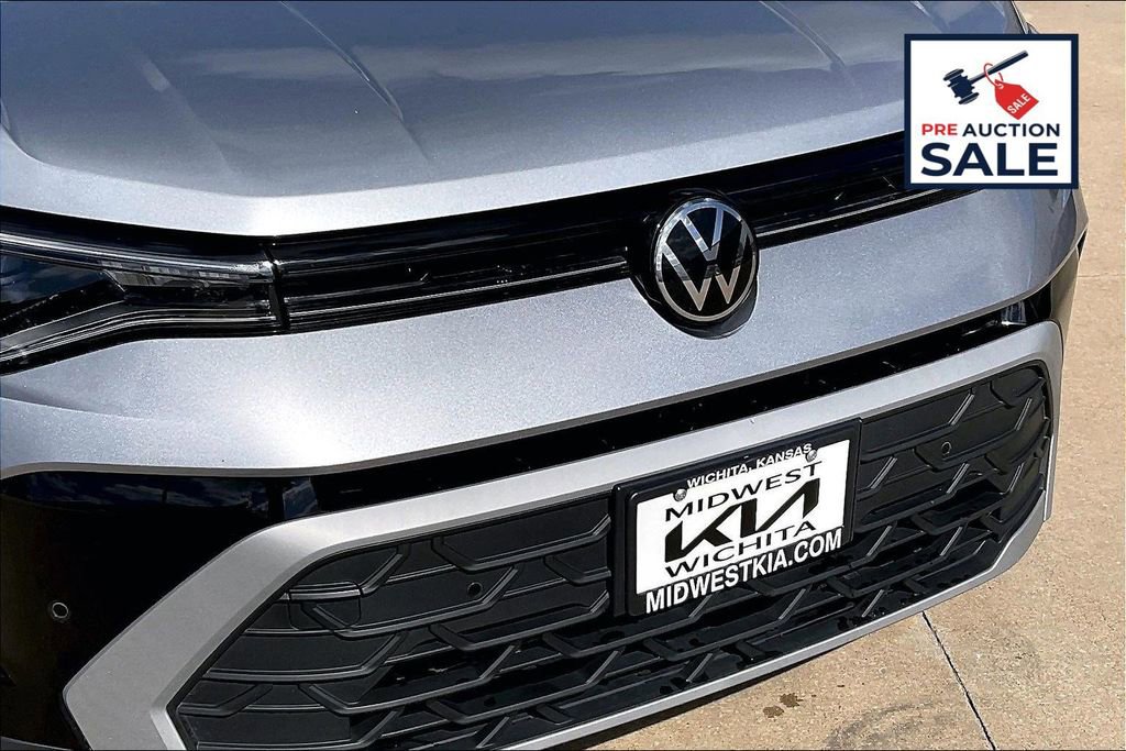 Used 2025 Volkswagen Taos SE FWD image 30