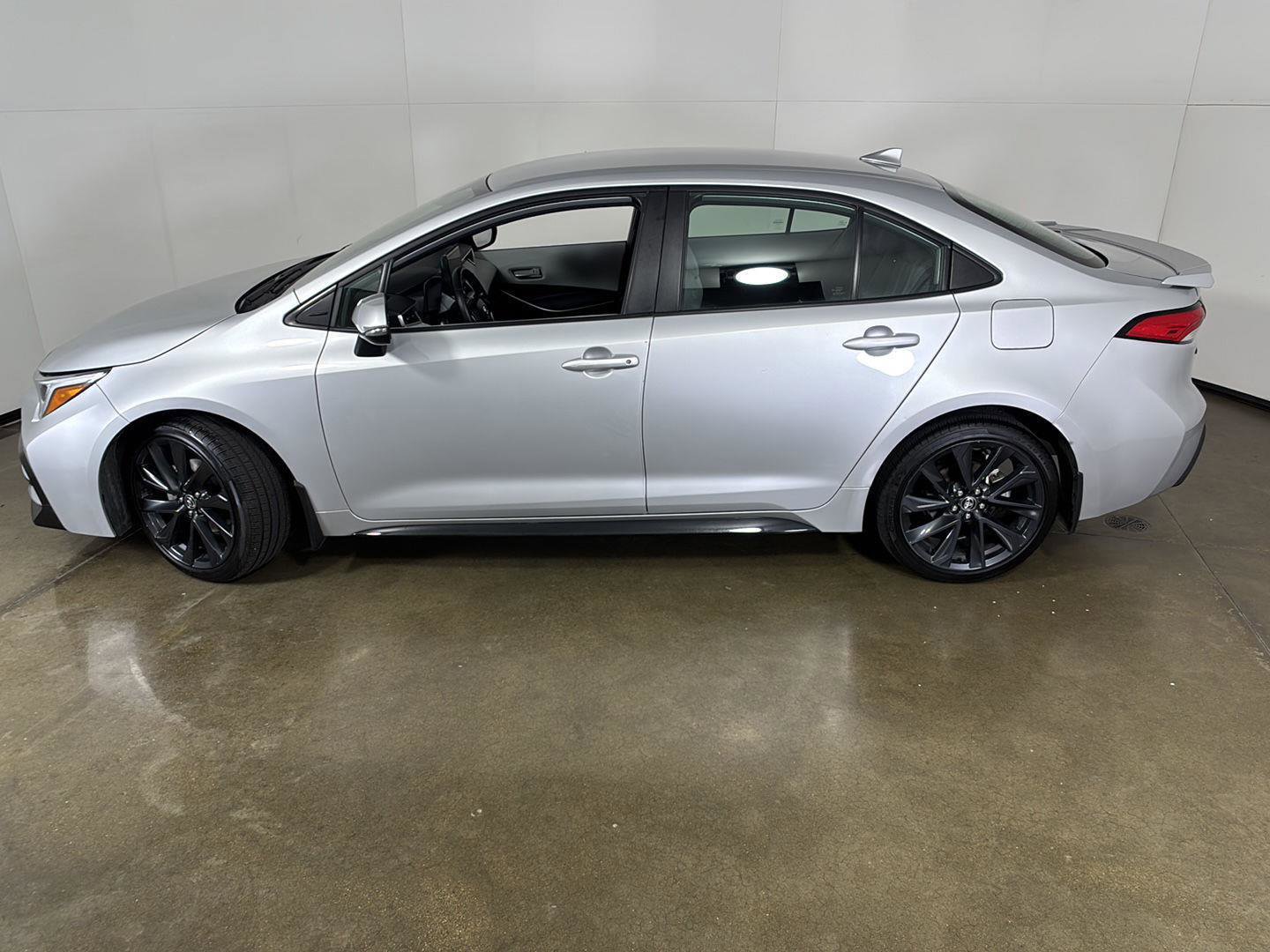Used 2023 Toyota Corolla SE FWD image 6