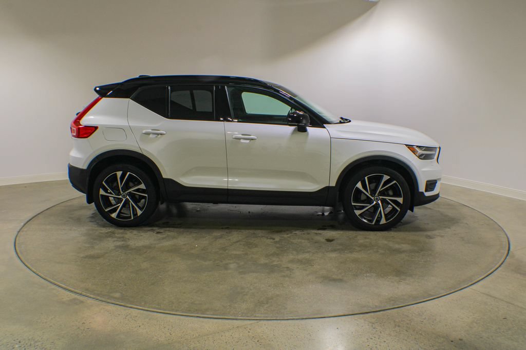 Used 2022 Volvo XC40 T5 R-Design w/ Climate Package AWD/4WD image 6