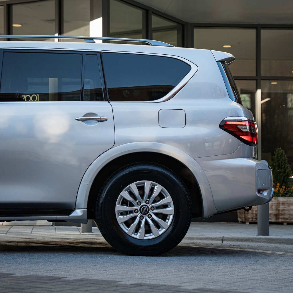 Used 2021 Nissan Armada SV image 4