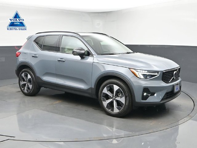 Used 2023 Volvo XC40 B5 Plus w/ Protection Package Premier AWD/4WD image 1