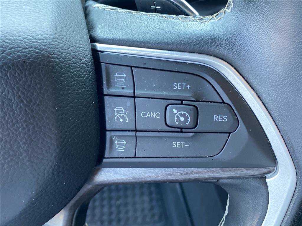 Used 2022 Jeep Grand Cherokee L Limited AWD/4WD image 17