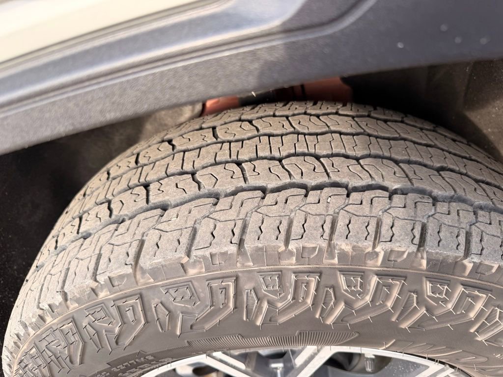 Used 2024 GMC Acadia AT4 w/ Luxury Package image 12