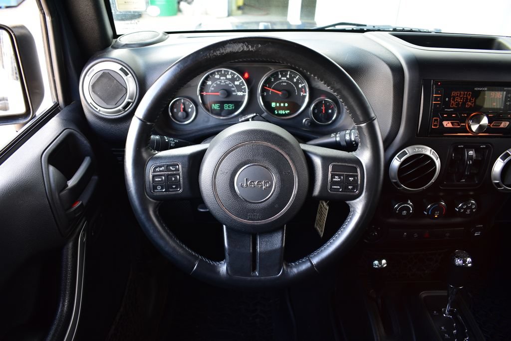Used 2017 Jeep Wrangler Unlimited Rubicon w/ Connectivity Group AWD/4WD image 30