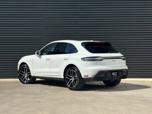 Certified 2025 Porsche Macan image 3