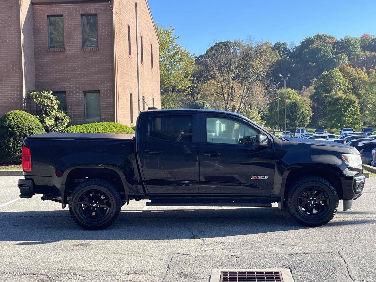 Certified 2022 Chevrolet Colorado Z71 w/ Z71 Midnight Edition AWD/4WD image 2