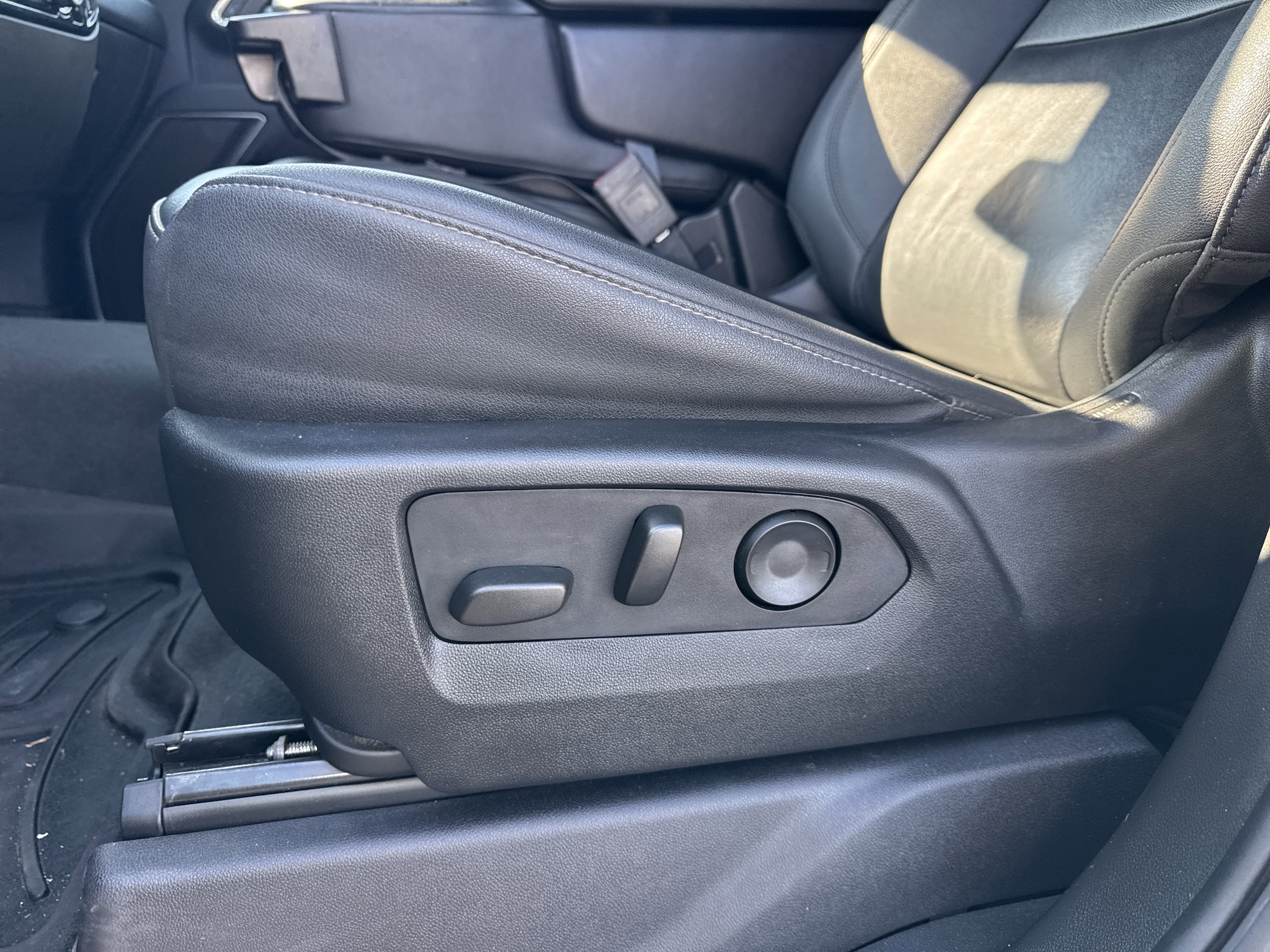 Certified 2024 Chevrolet Silverado 3500 LT w/ All Star Edition image 23