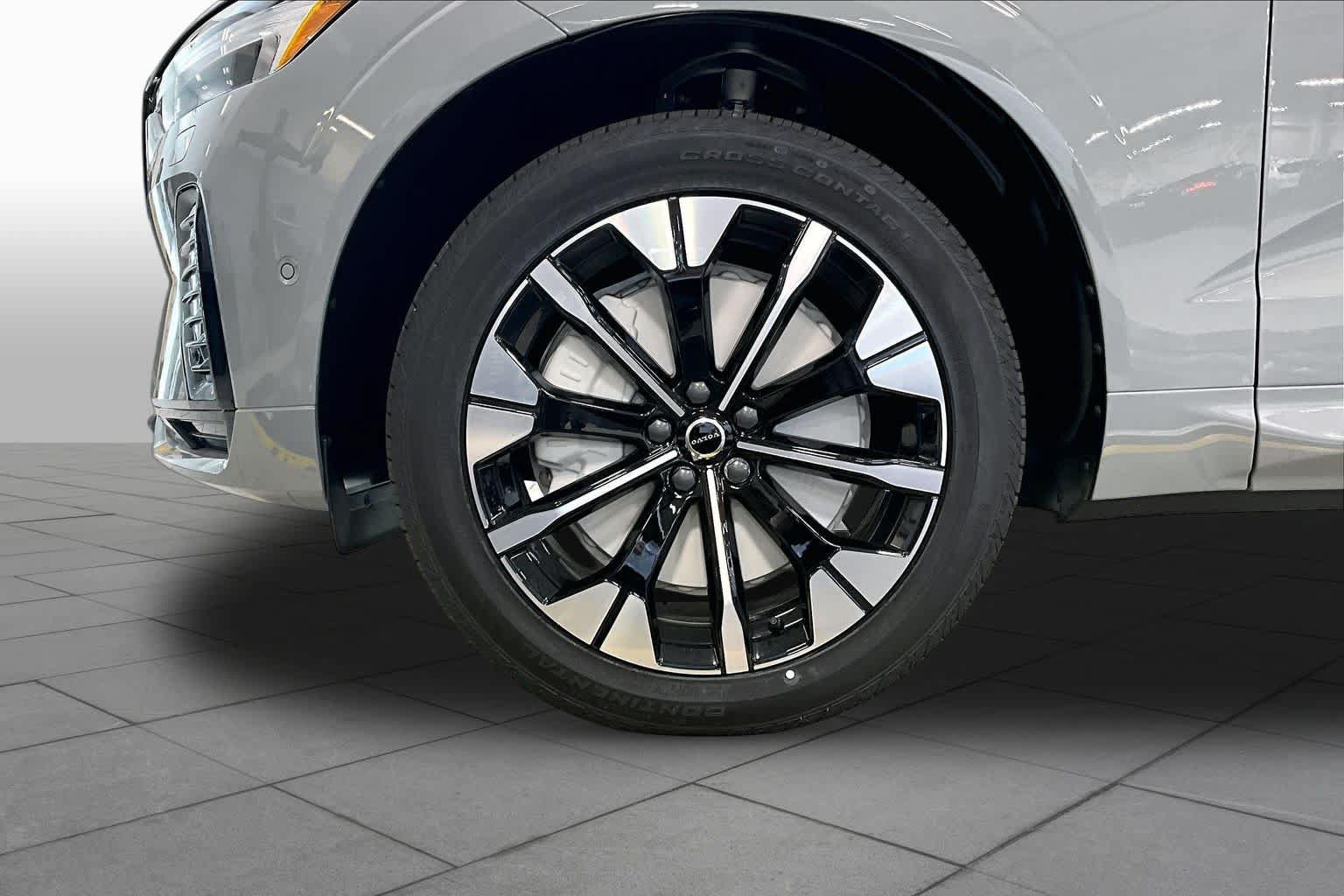 New 2026 Volvo XC60 T8 Plus w/ Protection Package Premier AWD/4WD image 16