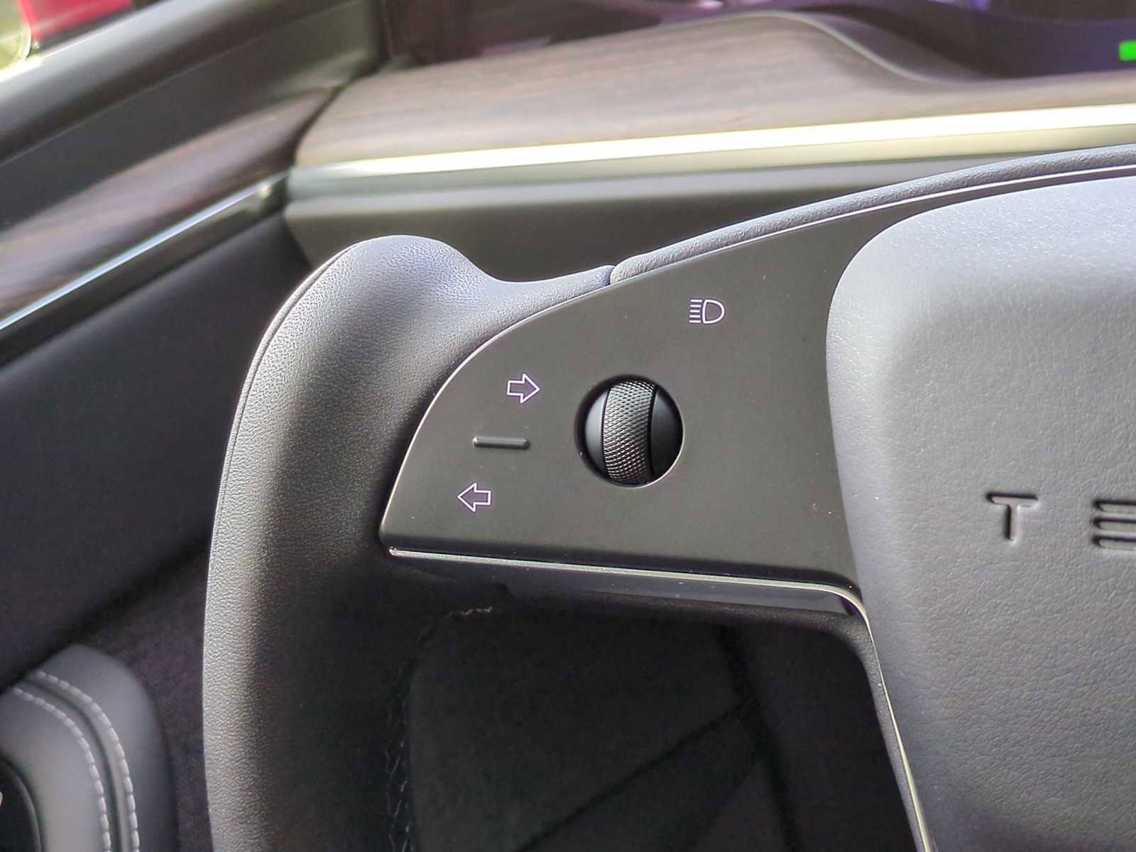 Used 2022 Tesla Model X image 24