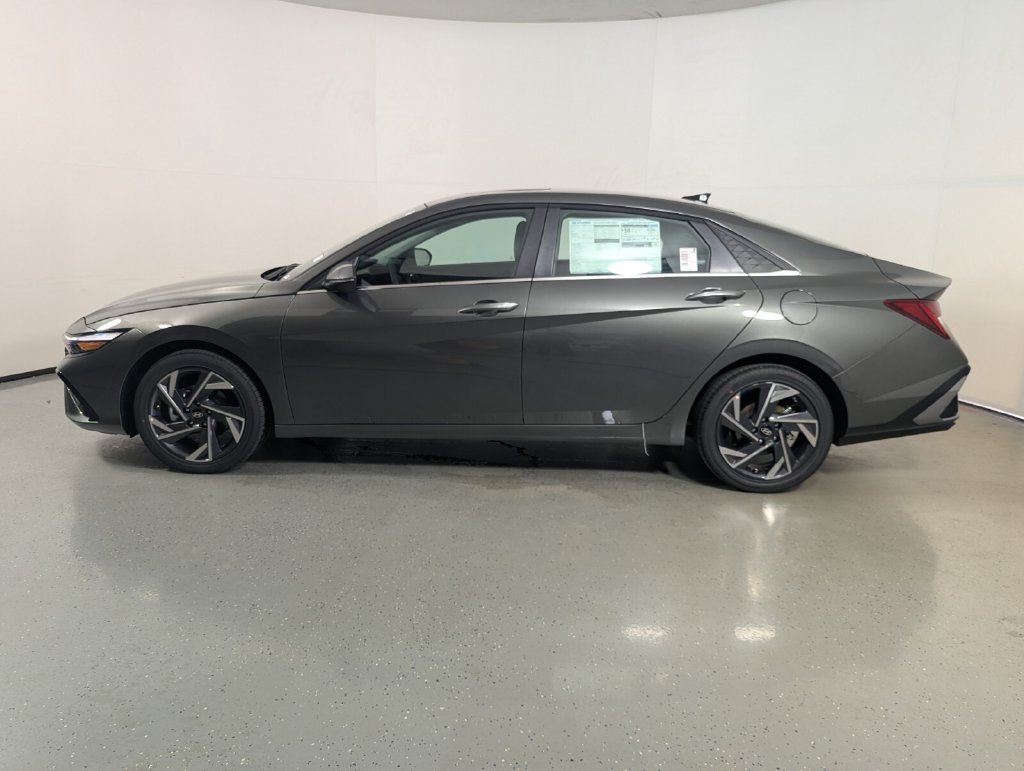 New 2026 Hyundai Elantra Limited FWD image 4