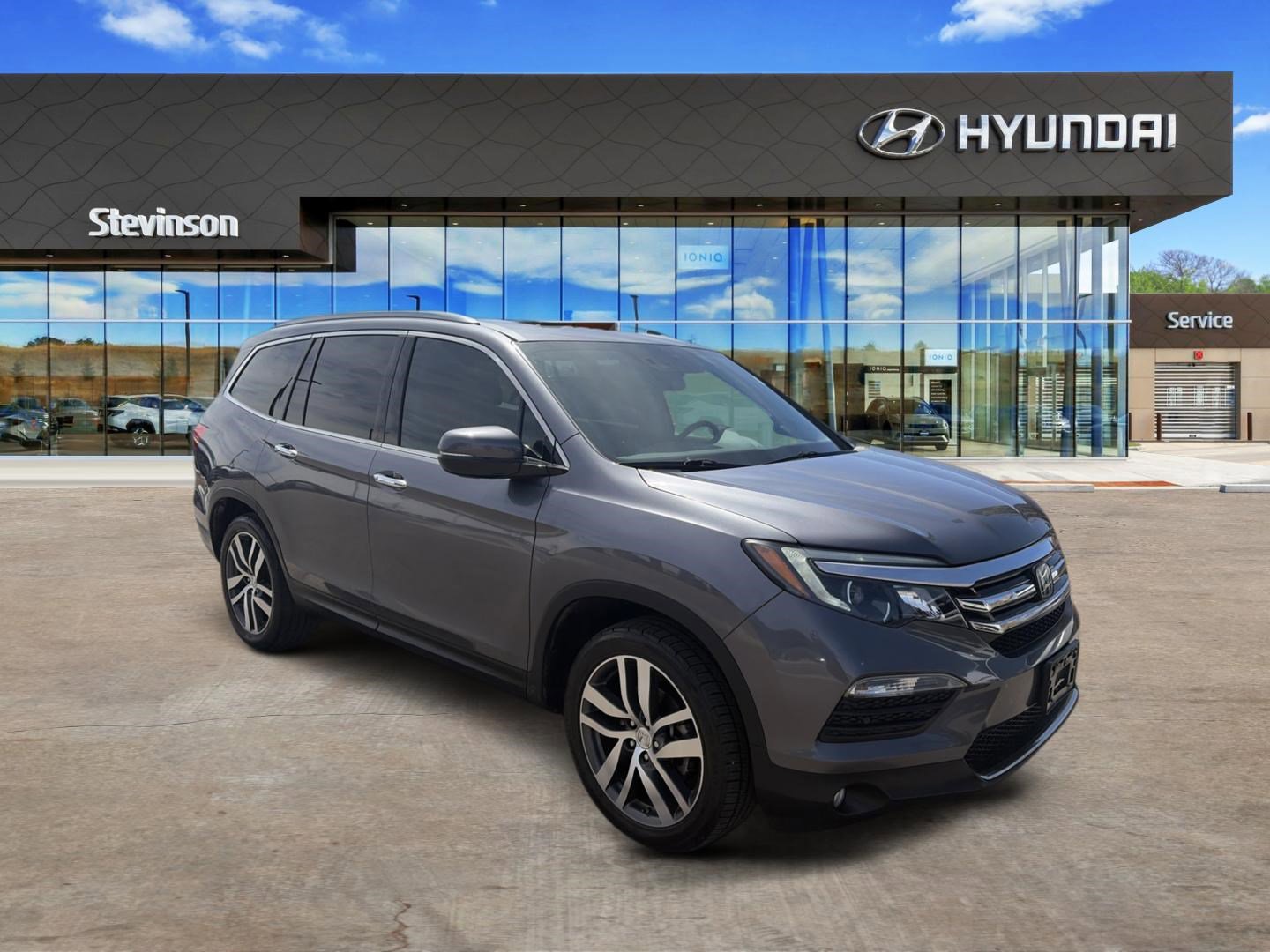 Used 2016 Honda Pilot Elite image 3