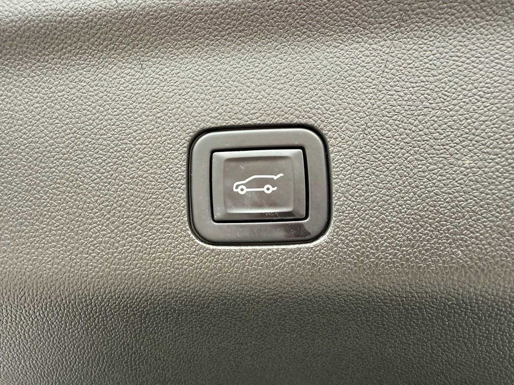 Used 2022 Chevrolet Tahoe RST image 11