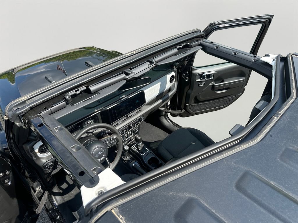 Used 2024 Jeep Wrangler Unlimited AWD/4WD image 23