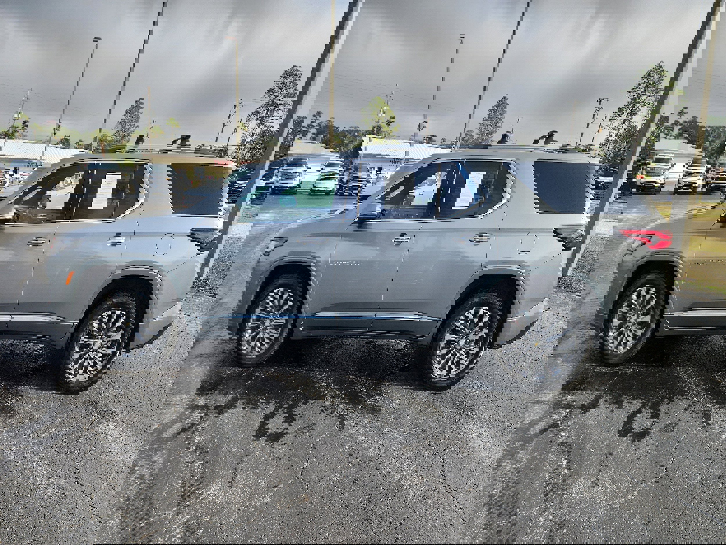 Used 2023 Chevrolet Traverse Premier w/ LPO, Cargo Package image 5