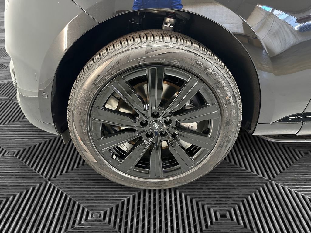 Used 2025 Land Rover Range Rover SE image 14