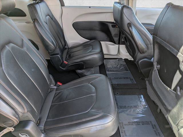 Used 2017 Chrysler Pacifica Touring-L image 28