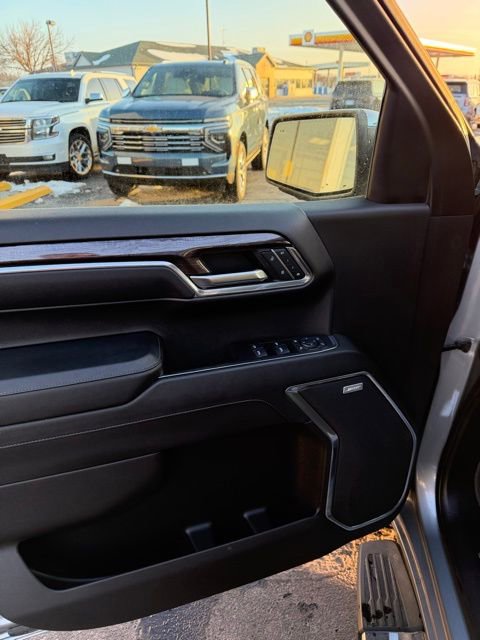 Used 2023 Chevrolet Silverado 1500 LTZ image 9