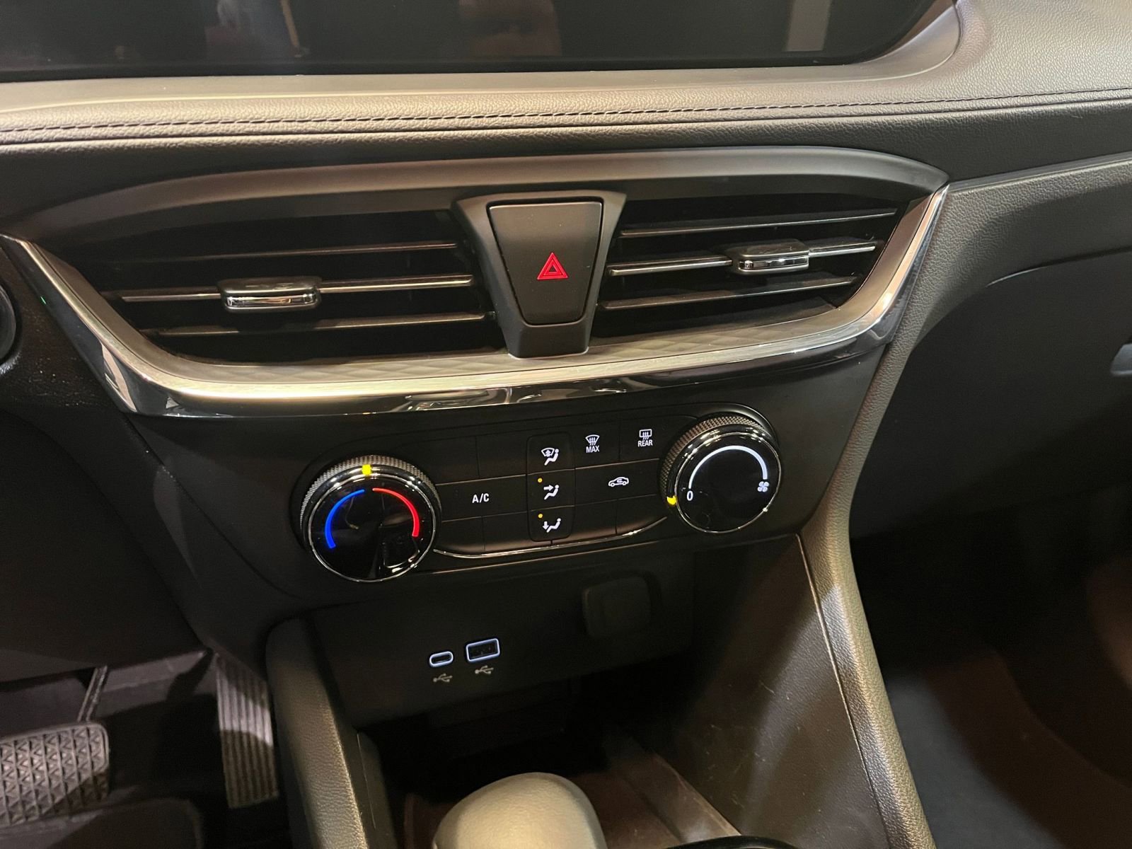 Used 2025 Buick Encore GX Preferred image 17