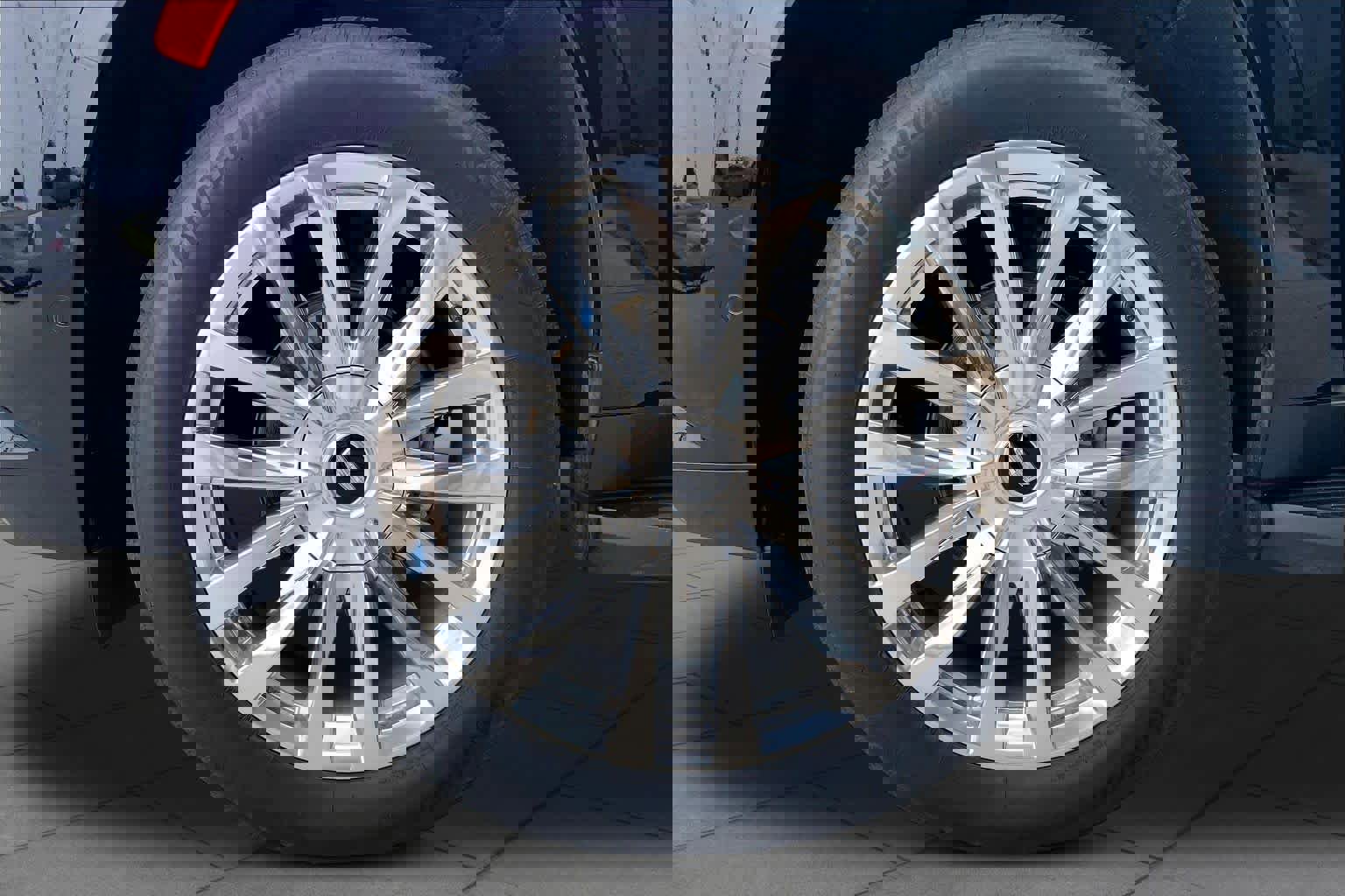 Used 2024 Cadillac Escalade Premium Luxury RWD image 11