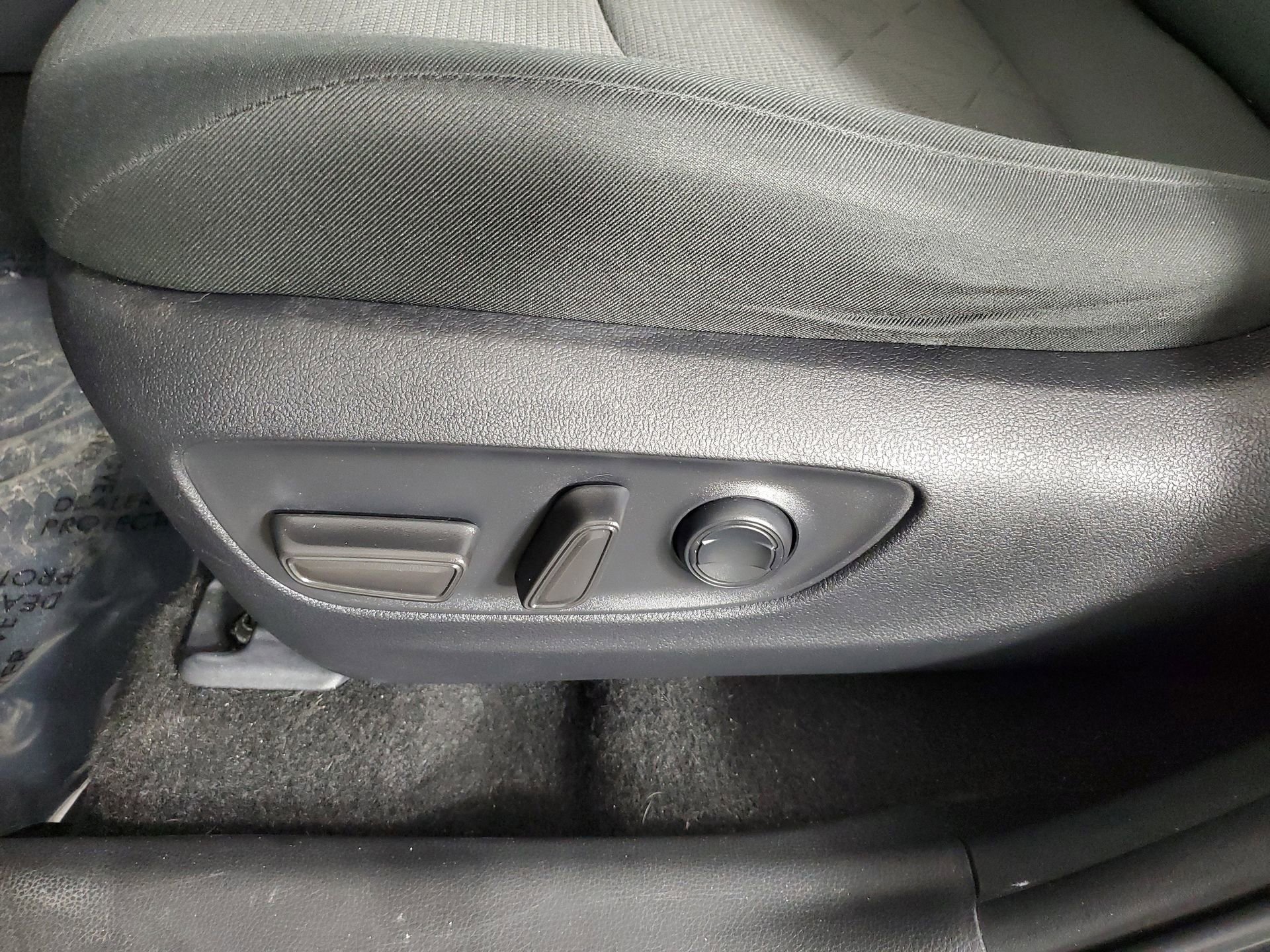 Used 2021 Toyota RAV4 XLE w/ Convenience Package image 29