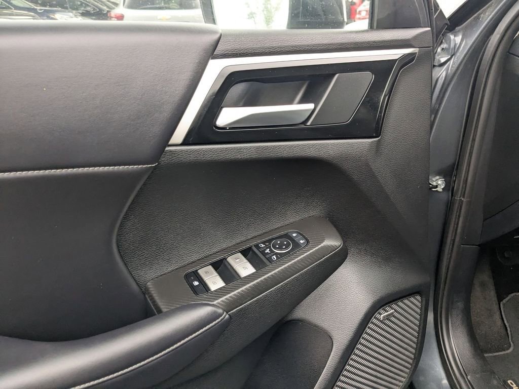 Used 2025 Mitsubishi Outlander SE FWD image 14