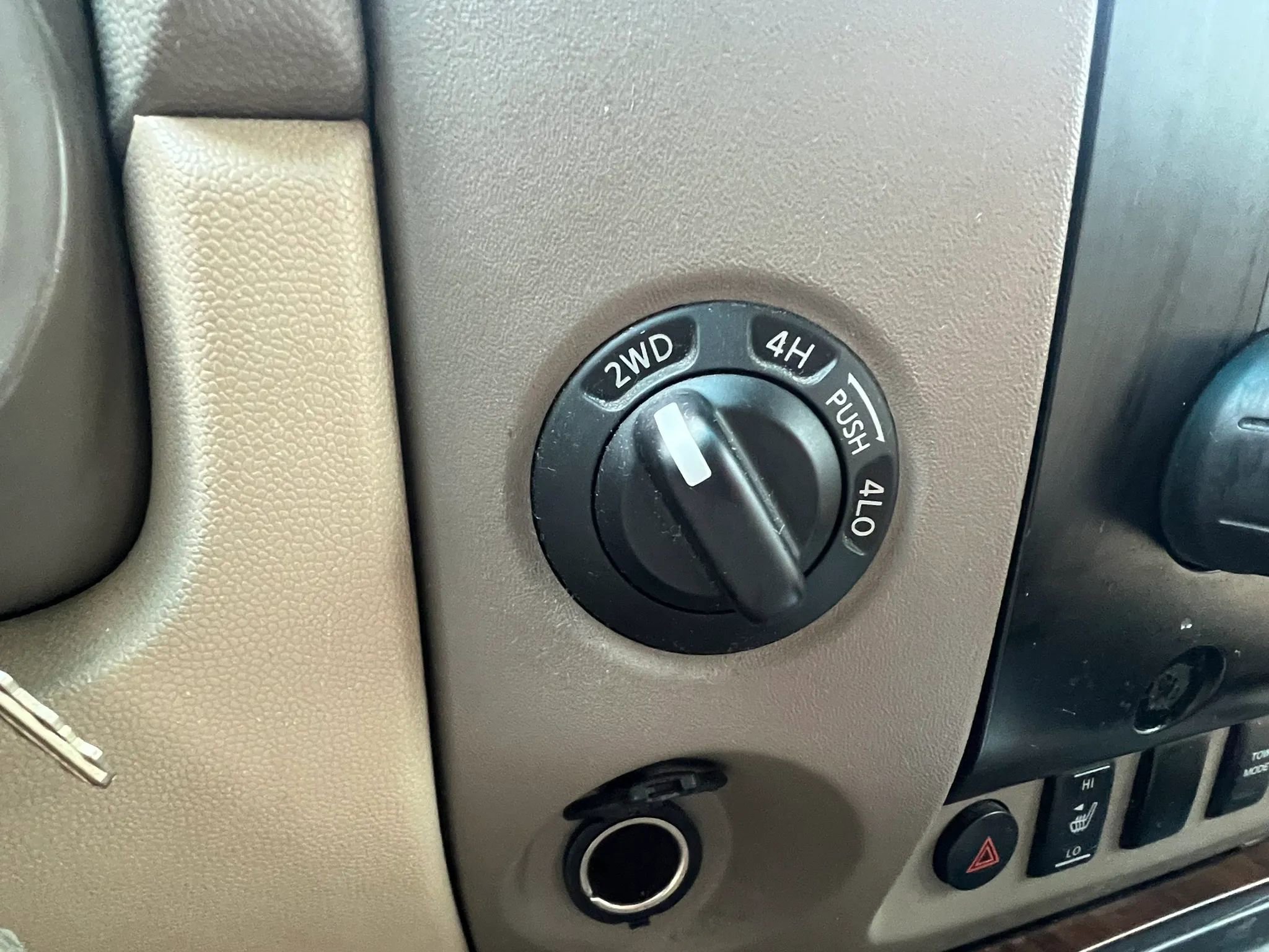 Used 2008 Nissan Titan LE w/ Tow Pkg image 18