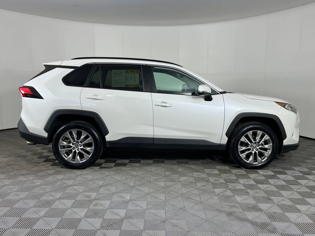 Used 2021 Toyota RAV4 XLE Premium image 5