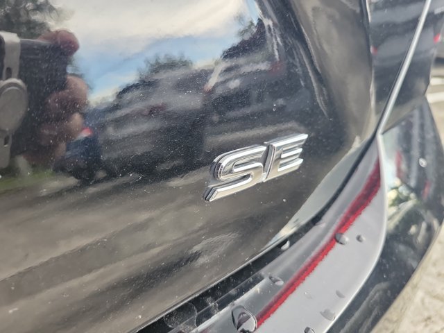 Used 2025 Toyota Camry SE FWD image 9