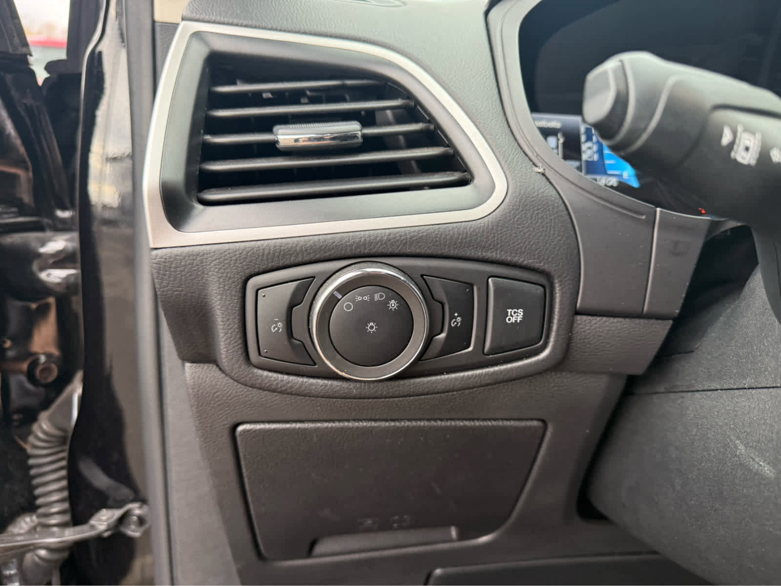 Used 2024 Ford Edge SEL image 11