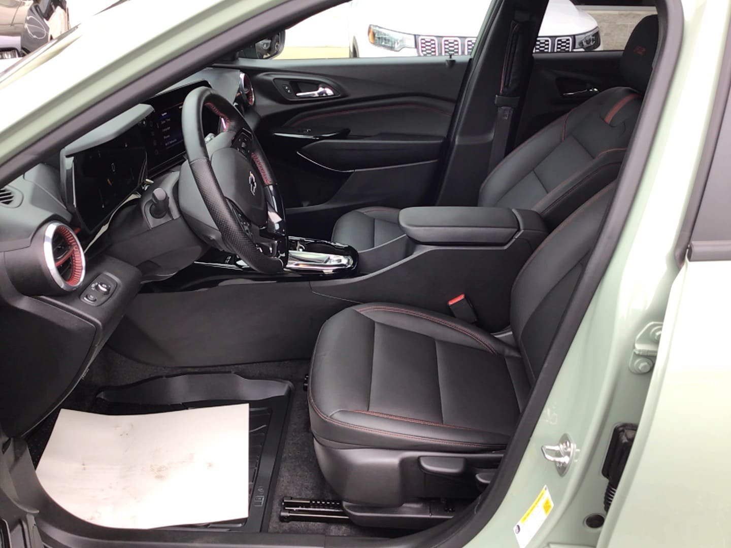 Used 2024 Chevrolet Trax RS w/ Sunroof Package FWD image 9