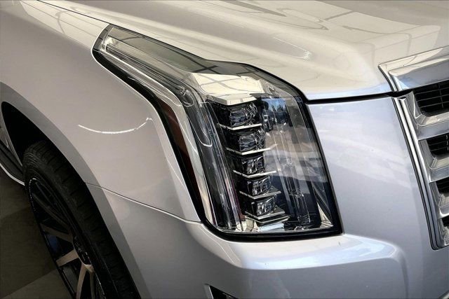 Used 2019 Cadillac Escalade ESV Luxury AWD/4WD image 27