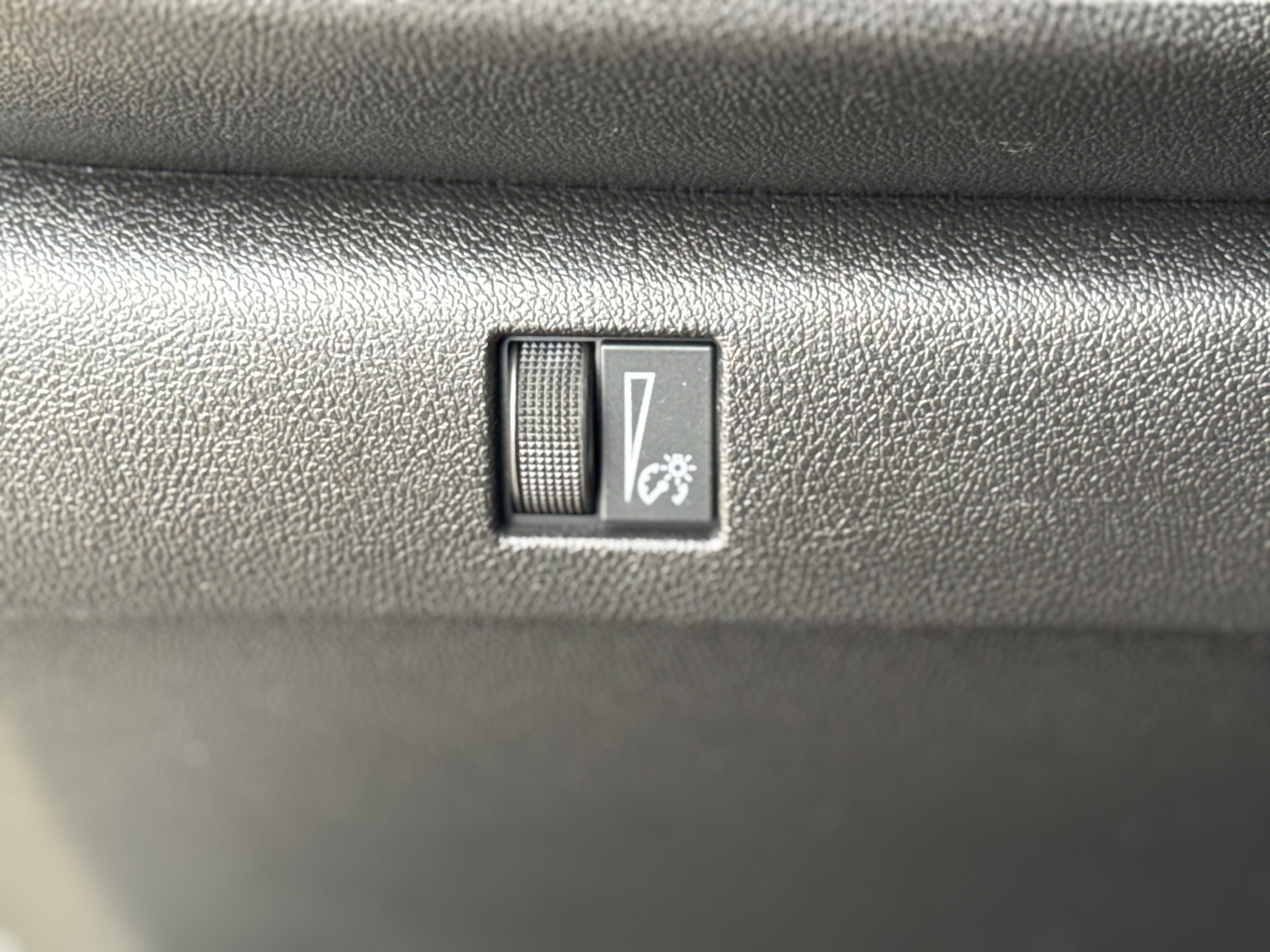 Used 2023 Chevrolet Colorado Trail Boss image 23