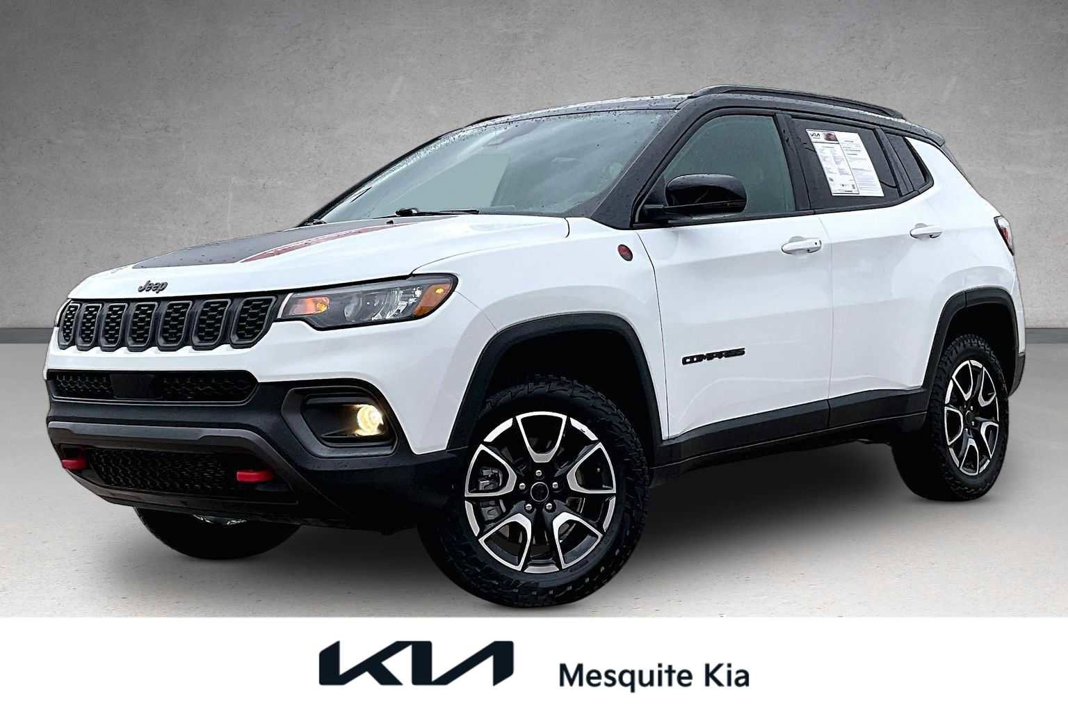 Used 2025 Jeep Compass Trailhawk AWD/4WD image 1