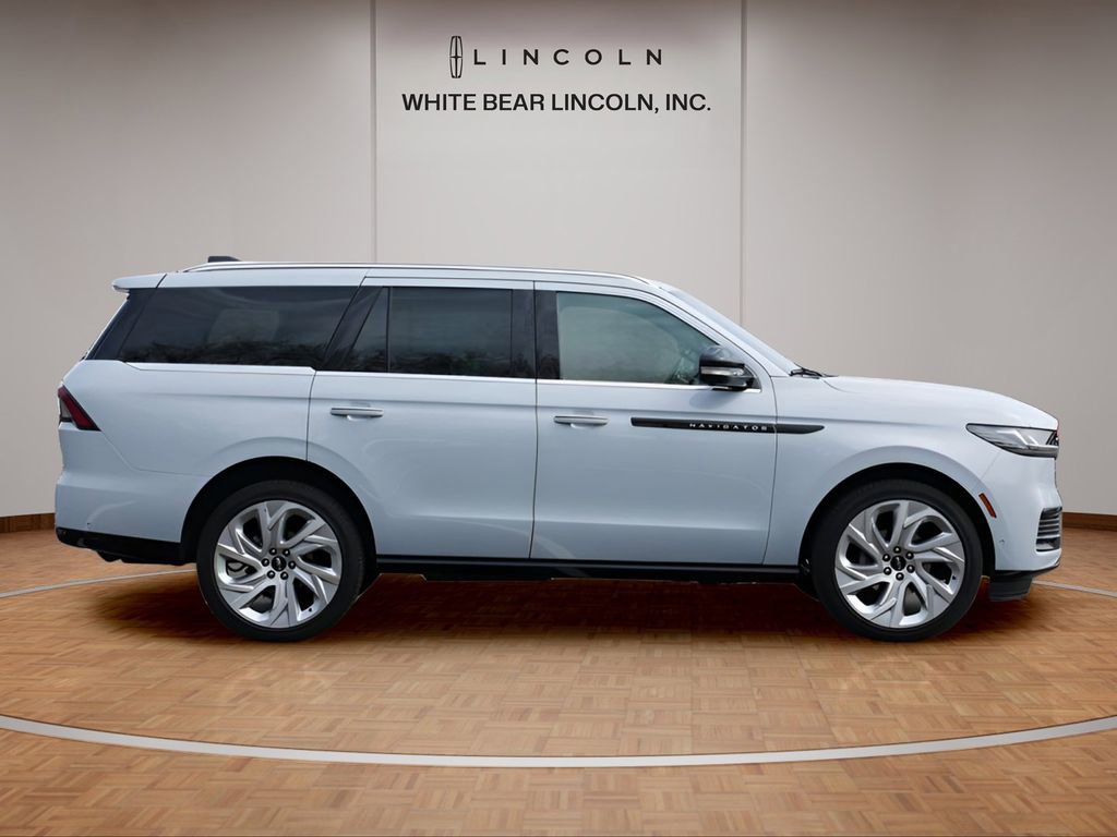 Used 2025 Lincoln Navigator Black Label image 4