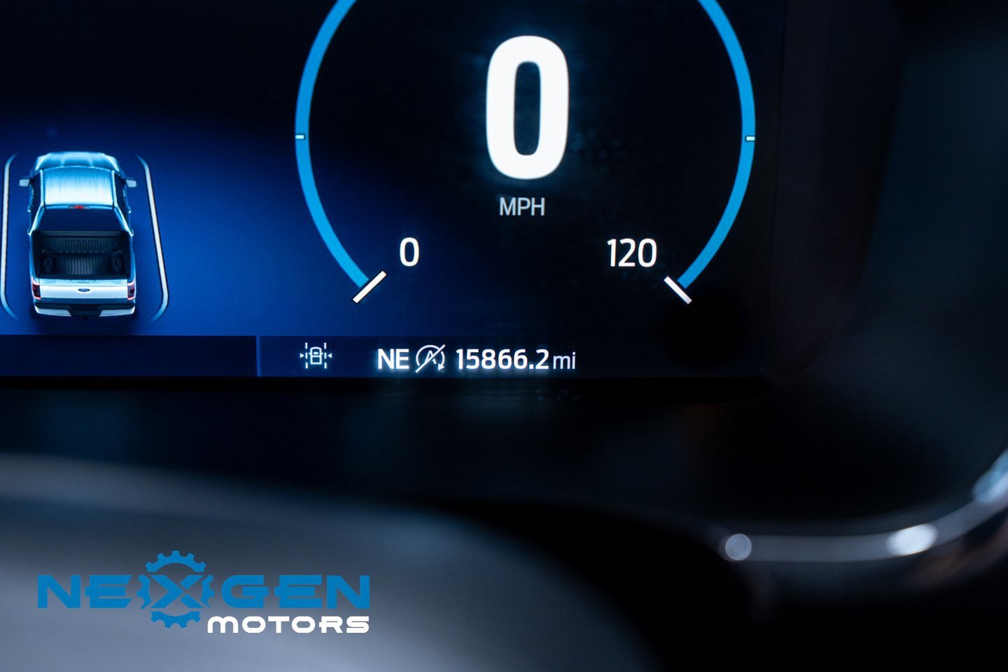 Used 2023 Ford F150 Lariat w/ Trailer Tow Package image 9