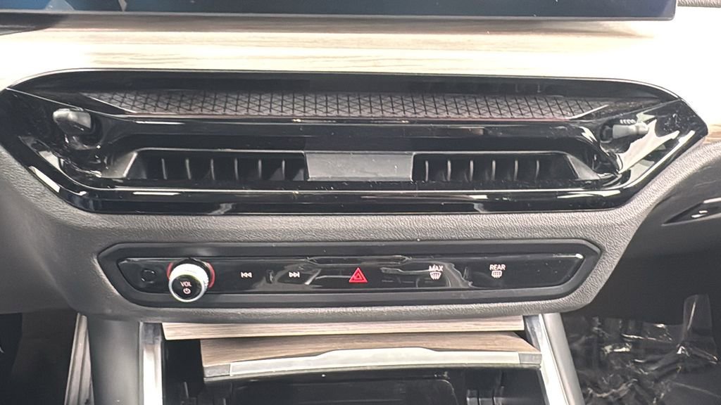 Used 2025 BMW 330i xDrive Sedan image 25