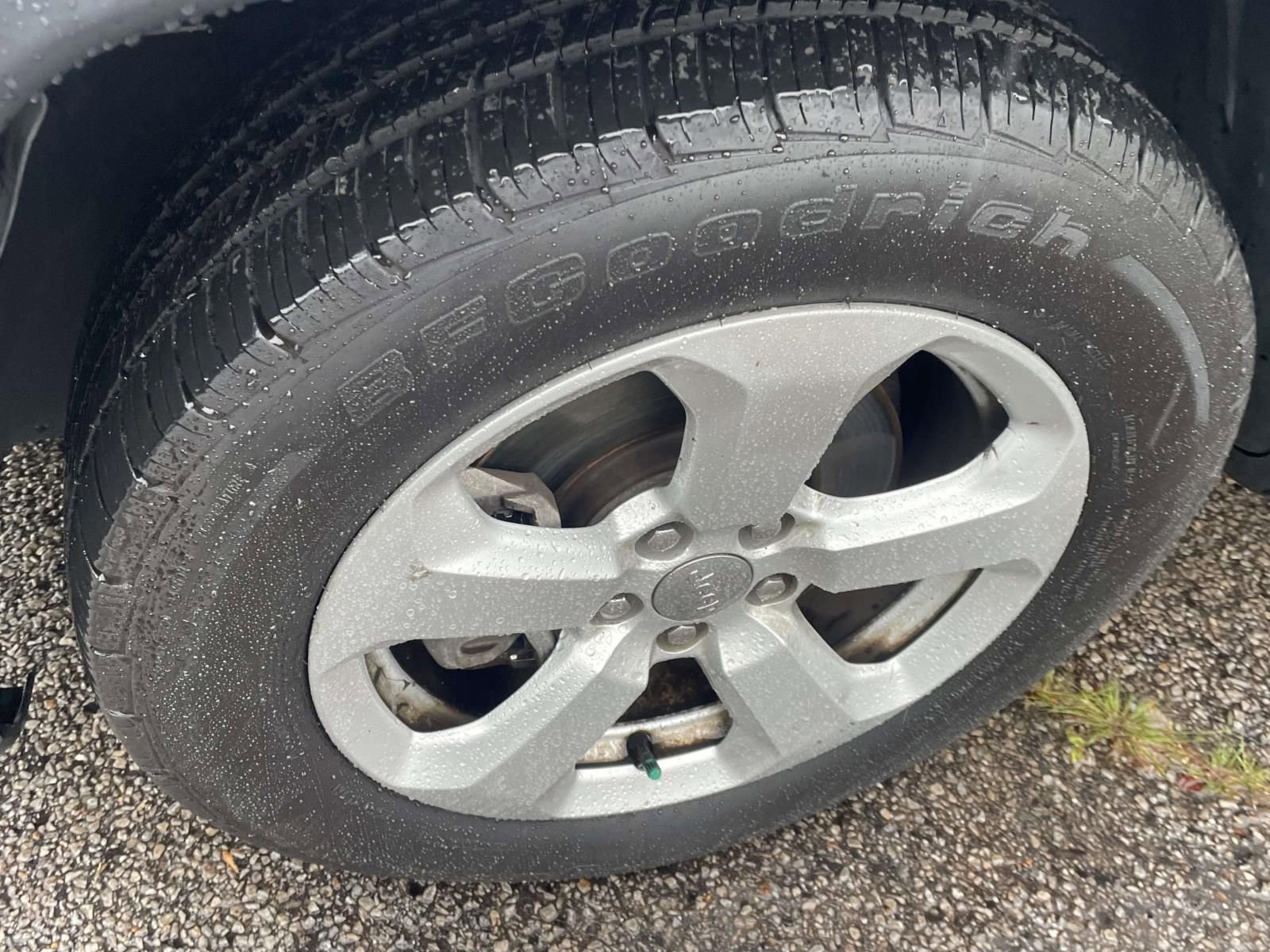 Used 2017 Jeep Compass Latitude w/ Popular Equipment Group AWD/4WD image 11